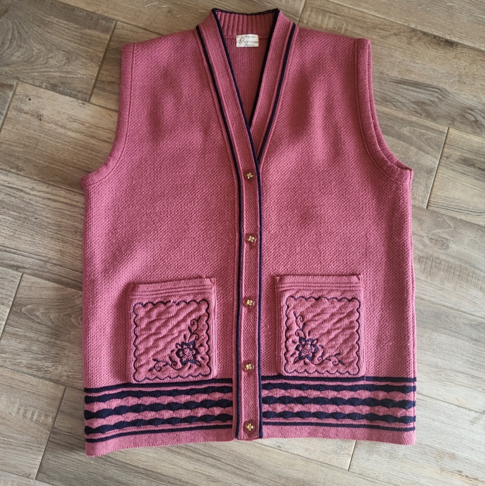 Vintage raspberry and navy blue knit embroidered vest sie L
